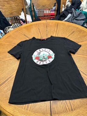 HAODUOYI Guns and Roses Black Tee with Red Brand Tag